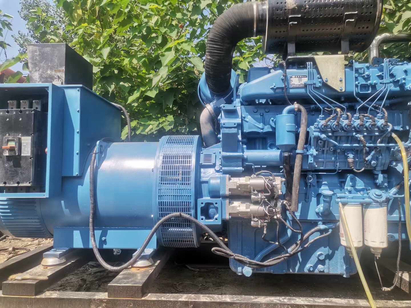 甘德详细说明降低 800kW 柴油发电机输出电流波动的方法